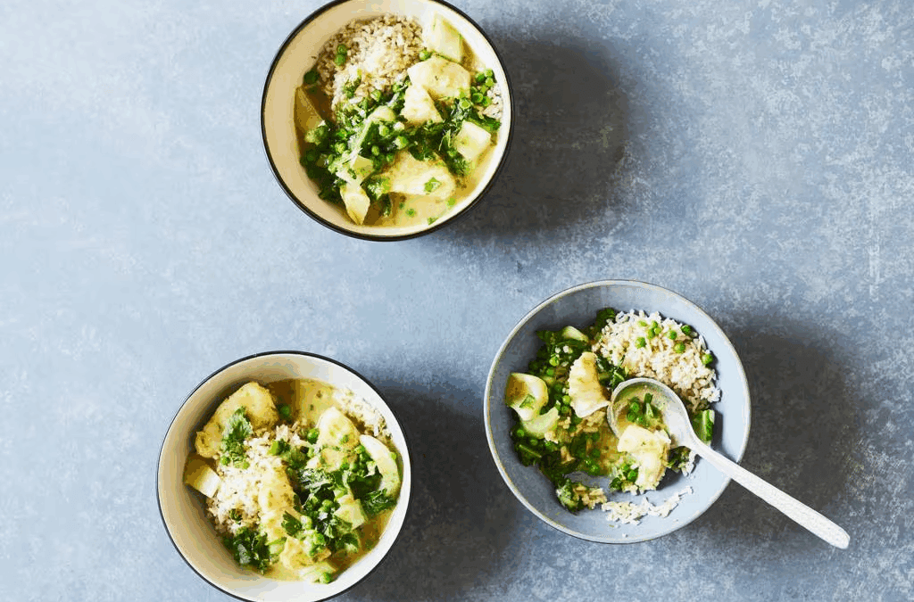 Thaise groene curry met kabeljauw, doperwten en verse kruiden